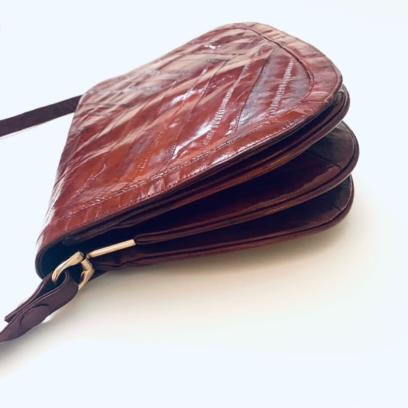 VINTAGE EEL LEATHER Curved
Shoulder Bag / Clutch Bag, burgundy - Picture 5 of 9